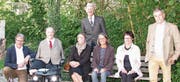 Sie freuen sich über die positive Entwicklung des Besmerhuus: Heimleiter Markus Bruggmann, Nationalrat Christian Lohr, Stadträtin Barbara Kern, Bewohner Primo Mazzola, Verena Hugentobler, Florentina Wohnlich vom Thurgauer Sozialamt und Vereinspräsident Christian Winterhalter. (Bild: Manuela Olgiati)
