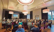 130 Schulbürgerinnen und Schulbürger kamen gestern abend in den Saal des «Trauben» in Weinfelden: Dort informierten Vertreter der Totalunternehmerin Implenia und der Primarschulbehörde über das weitere Vorgehen beim Schulhaus Elisabetha Hess im Westen des Dorfes. (Bild: Reto Martin)