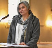 Rozi Menzi ist als Nähleiterin in der Kreativgruppe für Ausländerinnen und Schweizerinnen der reformierten Kirche Herisau tätig. (Bild: CAL)