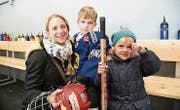 Mutter Sabrina Sommer mit Sohn Sascha und Tochter Larissa. (Bilder: Andreas Taverner)