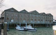 Steht seit Jahren leer: Das Massivlagerhaus am Romanshorner Hafen. (Archivbild: Daniel Walt)