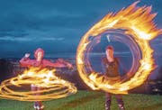 Der Feuertanz mit Juliane Rabestein gehörte zu den Höhepunkten. (Bild: Christof Sonderegger)