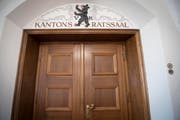 Die Streichung der Standorte aus dem Gesetz sei nicht gleichbedeutend mit der Schliessung eines Standortes, betonte Gesundheitsdirektor Matthias Weishaupt während der Debatte. (Bild: Ralph Ribi)