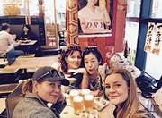 Kulinarisch liessen sich die vier Frauen nichts entgehen. Auch die Fischspezialität Sashimi, Kobe-Fleisch, den japanischen Pflaumenlikör Umeshu und den Reiswein Sake probierten sie.