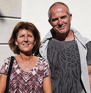 Marlene und Walter Gebs vor dem Rathaus. (Bild: ANDREAS TAVERNER CH-8555-MUELLHE)
