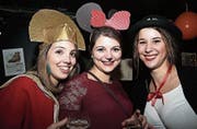 «Ein Königreich für ein Lama»: Nora Parolari aus Frauenfeld mit Evelyn Jeger aus Fribourg und Lauraine Peisl aus Luzern. (Bilder: Chris Marty)