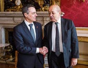 Ignazio Cassis bei seinem Besuch in Paris mit Frankreichs Aussenminister Jean-Yves Le Drian. (Bild: Christophe Petit Tesson (Paris, 19. Dezember 2017))