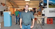 OK-Chef Beat Rüegsegger ist überzeugt, dass sich das Engagement des Grabser Wiga-Gemeinschaftsstandes für die Aussteller der IG Grabs lohnt. Das Miteinander sei toll und man könne sich der Bevölkerung der ganzen Region positiv präsentieren. (Bild: Thomas Schwizer)