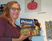 «Es war einmal» heisst das Werk in Tabea Hallauers Händen. (Bild: Ernst Hunkeler)