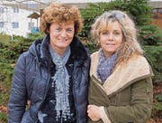 Die neue und die alte Präsidentin, Michaela Künzli und Sara von Siebenthal, starten einen letzten Versuch, die Fasnacht zu retten. (Bild: Kurt Lichtensteiger)