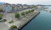 Soll auf dem Hafenplatz ein neues Gebäude mit Restaurant gebaut werden? Darüber gehen die Meinungen am Stadtapéro auseinander. (Bild: Hardy Buob)