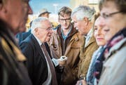 Christoph Blocher im Gespräch mit dem abtretenden Thurgauer SVP-Nationalrat Hansjörg Walter. (Bild: Reto Martin)