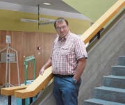 Schwingerkönig und Akademiker: Seit 27 Jahren ist Ernst Schläpfer Rektor des Berufsbildungszentrums in Schaffhausen. (Bild: BEI)