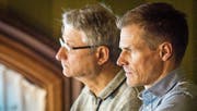 Sportamtchef Peter Bär und Martin Leemann – er tritt heute die Nachfolge von Bär an – verfolgen konzentriert die Debatte. (Bild: Reto Martin)