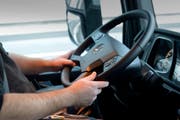 Auf die Spur des rumänischen Fernfahrers kamen Ermittler über die Auswertung von Lkw-Mautdaten. (Bild: Ralph Ribi/Symbolbild)