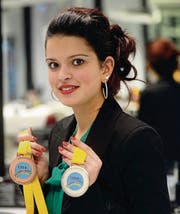 Lorena Misiti mit ihren beiden Medaillen von Junioren-Europameisterschaften in Russland. (Bild: Nana do Carmo)