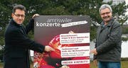 Präsentieren das Plakat: Kirchenmusiker Thomas Haubrich und Amriswiler-Konzerte-Präsident Stefan Zöllig. (Bild: Hugo Berger)
