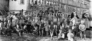 Kaum jemand wusste damals, was die Kinder in der Steig alles erdulden mussten. Heute brechen einige Betroffene das Schweigen. (Bild: Müller-Bachmann (Appenzell, um 1910))