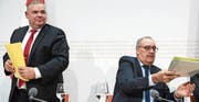 Kennen sich seit Jahren: Jean-Philippe Gaudin (links) und Verteidigungsminister Guy Parmelin. (Bild: Peter Schneider/Keystone)