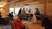 Das Ambiente im Innern des neuen «Hagschnurer Kaffees». (Bild: Evi Biedermann)