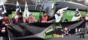 Am 8. Dezember 2016 demonstrierte die Gewerkschaft SEV in Zürich. Grund: Internationale Anbieter würden den SBB unrechtmässig Konkurrenz machen. (Bild: Walter Bieri/KEY)
