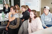 Schüler schlüpften in die Rolle von Unternehmern. (Bild: Christof Lampart)