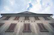 Stattlich, aber verlottert präsentiert sich der Mörschwiler «Freihof» seit Jahren. Nun soll die Bevölkerung über seine Zukunft entscheiden. (Bild: Michel Canonica)