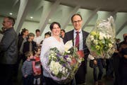 Der neugewählte St.Galler Regierungsrat Marc Mächler mit seiner Frau. (Bild: Michel Canonica)