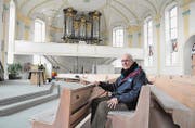Seit Anfang der 1970er-Jahre ist Walter Keller Organist in der evangelischen Kirche Altnau. (Bild: Urs Brüschweiler)