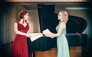 Elina Akselrud (links) und Judith Dürr stehen im Projekt «Künstlerliebe» gemeinsam auf der Bühne. (Bild: PD)
