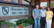 Sie blicken auf eine Woche voller schöner Erlebnisse zurück (von rechts): Pflegefachfrau Anita Järmann, Gärbi-Bewohner Johann Affentranger und Rolf Järmann, Fahrer des Wohnmobils.