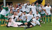 Die Aufstiegsmannschaft des FC Diessenhofen feiert. (Bild: pd)