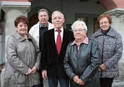 Sie leiten den Glarnerverein Wil und Umgebung: Elisabeth Noser, Herbert Rhyner, Balz Tschudi (Präsident), Regina Faoro und Elfriede Schneebeli.