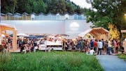 Musik und Flanieren: Gemütliches Ambiente am Poolbar-Festival. (Bild: Matthias Rhomberg/PD)