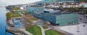 Das Würth-Haus – die auffälligste, jedoch nicht die einzige der Betriebsansiedlungen, die Rorschach nun deutlich höhere Steuereinnahmen bescheren. (Bild: Hardy Buob)