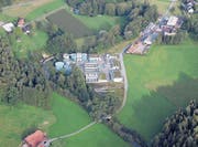 Die ARA Oberglatt aus der Vogelperspektive. (Bild: Luftbild: PD)