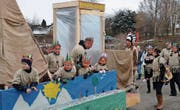 Der schönste Wagen: Die Indianer gewannen an der Eschenzer Fasnacht den ersten Preis. (Bild: Margrith Pfister-Kübler)