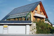 Das erste «Sonnenhaus» aus dem Jahr 1989. Nach seinem Vorbild baute die Jenni Energietechnik AG noch zahlreiche weitere Häuser. (Bild: pd)