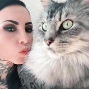Tattoo-Model Makani Terror hat die Haare ihrer Katze in einem Tattoo verewigt. (Bild: PD)