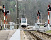Der zweite Perron im Lüdem entstünde südlich versetzt strassenseits. Hier würden die Züge in Richtung Wil halten. (Bild: Donato Caspari)