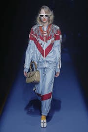 Dass Modedesigner provozieren wollen, ist nicht neu. Doch selten war Mode absichtlich hässlich. 2018 wird nun alles chic, was die Neunziger an Zumutungen fürs Auge boten. (Bild: Getty)