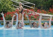 Synchronschwimmerinnen des Schwimmclubs Flös unterhalten die Zuschauer. (Bilder: Yvonne Aldrovandi-Schläpfer)