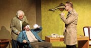 Karl Ulmer als Inspektor Ingo Irre, Walter Dönni als Hausmeister Alfons Moosgruber und Erwin Marchand als Kriminalassistent Walter Denkste. (Bild: PD)