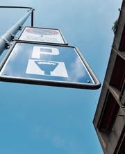 Braucht es zusätzliche Parkplätze in Herisau? Und wie sollen diese bewirtschaftet werden? Ist Kurzparkieren am Ende gar gratis? Solche und andere Fragen werden im Herbst in Herisau beantwortet. (Bild: APZ)