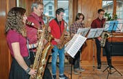 Das Saxophonensemble der Musikschule Werdenberg unterhielt Aktionäre und Gäste während des Apéros. (Bild: Heini Schwendener)