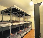 Blick in einen Schlafsaal für Wehrmänner im ehemaligen Kommandobunker der Grenzbrigade 7 in Weinfelden. (Bild: Nana do Carmo / TZ)