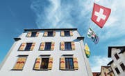 Der blaue Himmel über dem Stadthaus täuscht. Die Finanzzahlen sind dunkelrot. Jetzt soll der Stadtrat nachsitzen. (Bild: Max Eichenberger)