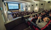 Grosses Interesse am Stadtgespräch: Das Kino Roxy war bis auf den letzten Platz besetzt. (Bild: Reto Martin)