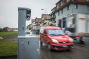 Wer zu schnell an einem mobilen oder stationären Radar (hier in Gossau) vorbeifährt, wird fotografiert. Insgesamt wurden im Kanton St.Gallen im Jahr 2017 181'676 Fahrzeuglenker geblitzt. (Bild: Ralph Ribi/Archiv)