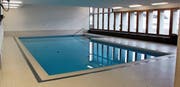 Das Lernschwimmbecken in der 1969 eröffneten Sekundarschule Sproochbrugg. (Bild: Ernst Inauen)